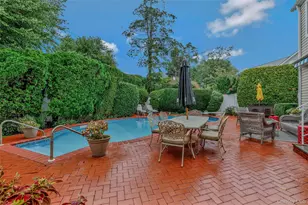 45 Manchester St, Westbury, NY 11590 - Photo 32