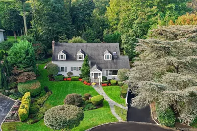 4 Kimson Court, Manhasset, NY 11030 - Photo 2