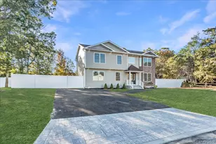 26 Gabon Ln, Coram, NY 11727 - Photo 2