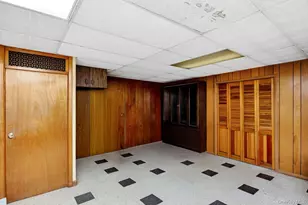 62-45 69th Pl, Middle Village, NY 11379 - Photo 18