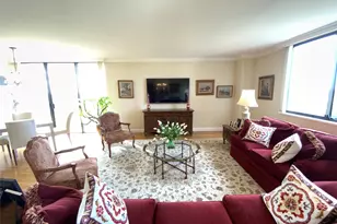 270-10 Grand Central Pkwy, Floral Park, NY 11005 - Photo 4