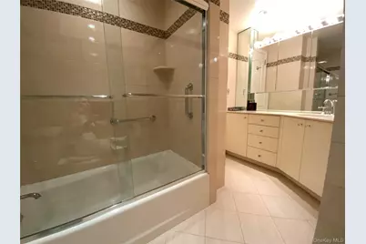 27010 Grand Central Parkway #12O, Floral Park, NY 11005 - Photo 28