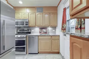 14736 Charter Rd, Kew Gardens, NY 11435 - Photo 10