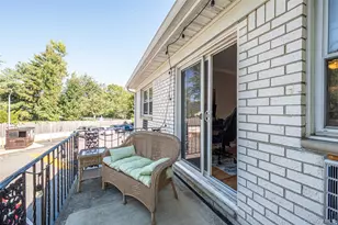 2319 Wilshire Ln, Oakdale, NY 11769 - Photo 8