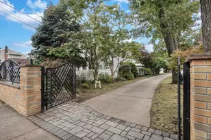 978 Little Whaleneck Rd, Merrick, NY 11566 - Photo 32