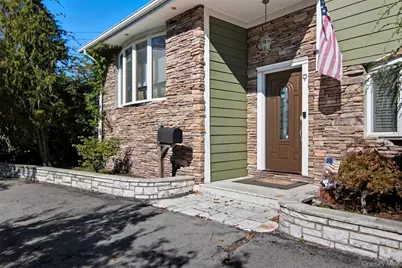 9 Coral Court, Malverne, NY 11565 - Photo 2