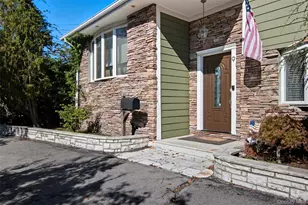 9 Coral Ct, Malverne, NY 11565 - Photo 2