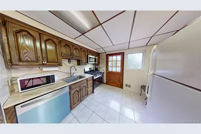 640 Carlls Path, Deer Park, NY 11729 - Photo 8