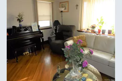 915 Wallace Avenue, Baldwin, NY 11510 - Photo 4