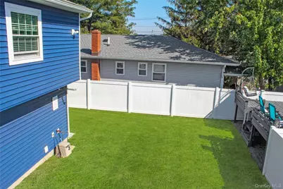 125 Spruce Street, Lindenhurst, NY 11757 - Photo 4