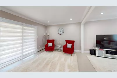 125 Spruce Street, Lindenhurst, NY 11757 - Photo 20