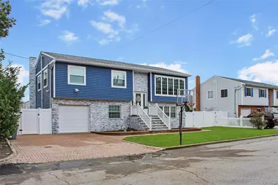 125 Spruce Street, Lindenhurst, NY 11757 - Photo 2
