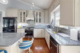 125 Spruce St, Lindenhurst, NY 11757 - Photo 8