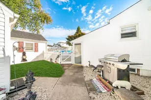 1019 Carll Dr, Bay Shore, NY 11706 - Photo 18