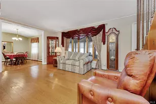 45 Shotgun Ln, Levittown, NY 11756 - Photo 8