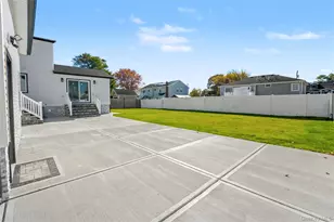 219 Granada Pkwy, Lindenhurst, NY 11757 - Photo 24