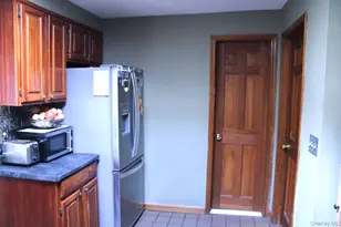 19 Liberty St, Patchogue, NY 11772 - Photo 4