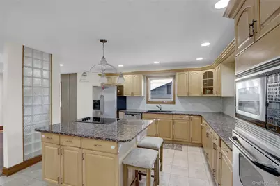 600 Plainview Road, Plainview, NY 11803 - Photo 14