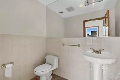 600 Plainview Road, Plainview, NY 11803 - Photo 20