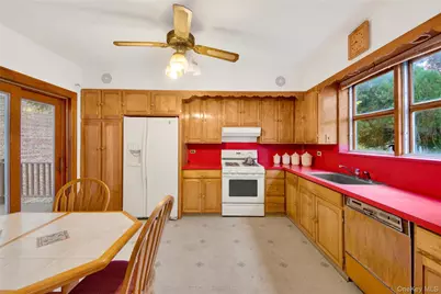 242 E 237th Street, Bronx, NY 10470 - Photo 2