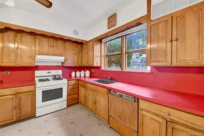 242 E 237th Street, Bronx, NY 10470 - Photo 4