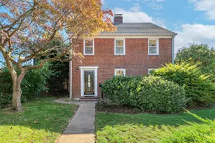 16 Avenue A, Port Washington, NY 11050 - Photo 2