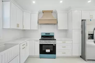 23 Chase Ln, Levittown, NY 11756 - Photo 8