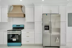 23 Chase Ln, Levittown, NY 11756 - Photo 10