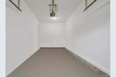 27 Elizabeth Court, Hempstead, NY 11550 - Photo 34