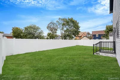 27 Elizabeth Court, Hempstead, NY 11550 - Photo 4