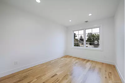 27 Elizabeth Court, Hempstead, NY 11550 - Photo 24