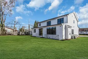 47 Shelter Hill Rd, Plainview, NY 11803 - Photo 22