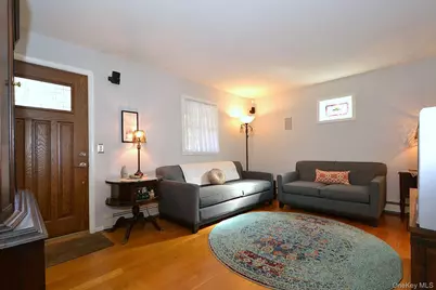 386 Grove Avenue, Patchogue, NY 11772 - Photo 10