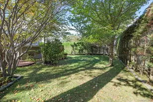 1109 Round Swamp Rd, Old Bethpage, NY 11804 - Photo 40