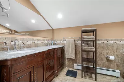 1109 Round Swamp Road, Old Bethpage, NY 11804 - Photo 22