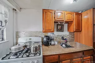 3 Tompkins Pl, Hempstead, NY 11550 - Photo 14