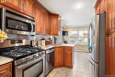 247 N Columbus Avenue, Freeport, NY 11520 - Photo 12