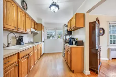 60 Underhill Avenue, Hicksville, NY 11801 - Photo 6