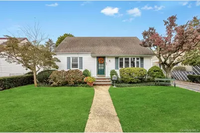 60 Underhill Avenue, Hicksville, NY 11801 - Photo 20