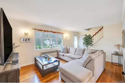 60 Underhill Avenue, Hicksville, NY 11801 - Photo 4