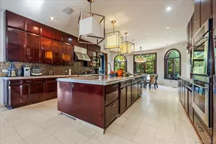 25 Edgewater Ln, Great Neck, NY 11023 - Photo 10