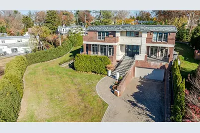 25 Edgewater Lane, Great Neck, NY 11023 - Photo 2