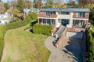 25 Edgewater Ln, Great Neck, NY 11023 - Photo 2