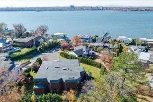 25 Edgewater Ln, Great Neck, NY 11023 - Photo 32