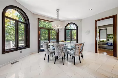 25 Edgewater Lane, Great Neck, NY 11023 - Photo 12