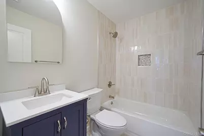 1039 Joselson Avenue, Bay Shore, NY 11706 - Photo 8