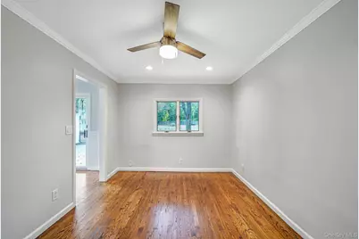 1039 Joselson Avenue, Bay Shore, NY 11706 - Photo 20