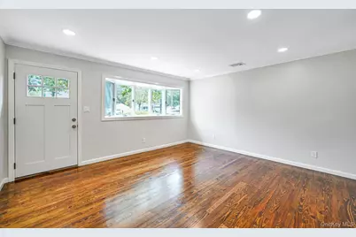 1039 Joselson Avenue, Bay Shore, NY 11706 - Photo 4