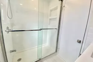 264-15 Langston Ave, Glen Oaks, NY 11004 - Photo 12