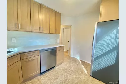 264-15 Langston Avenue #1st FL, Glen Oaks, NY 11004 - Photo 6